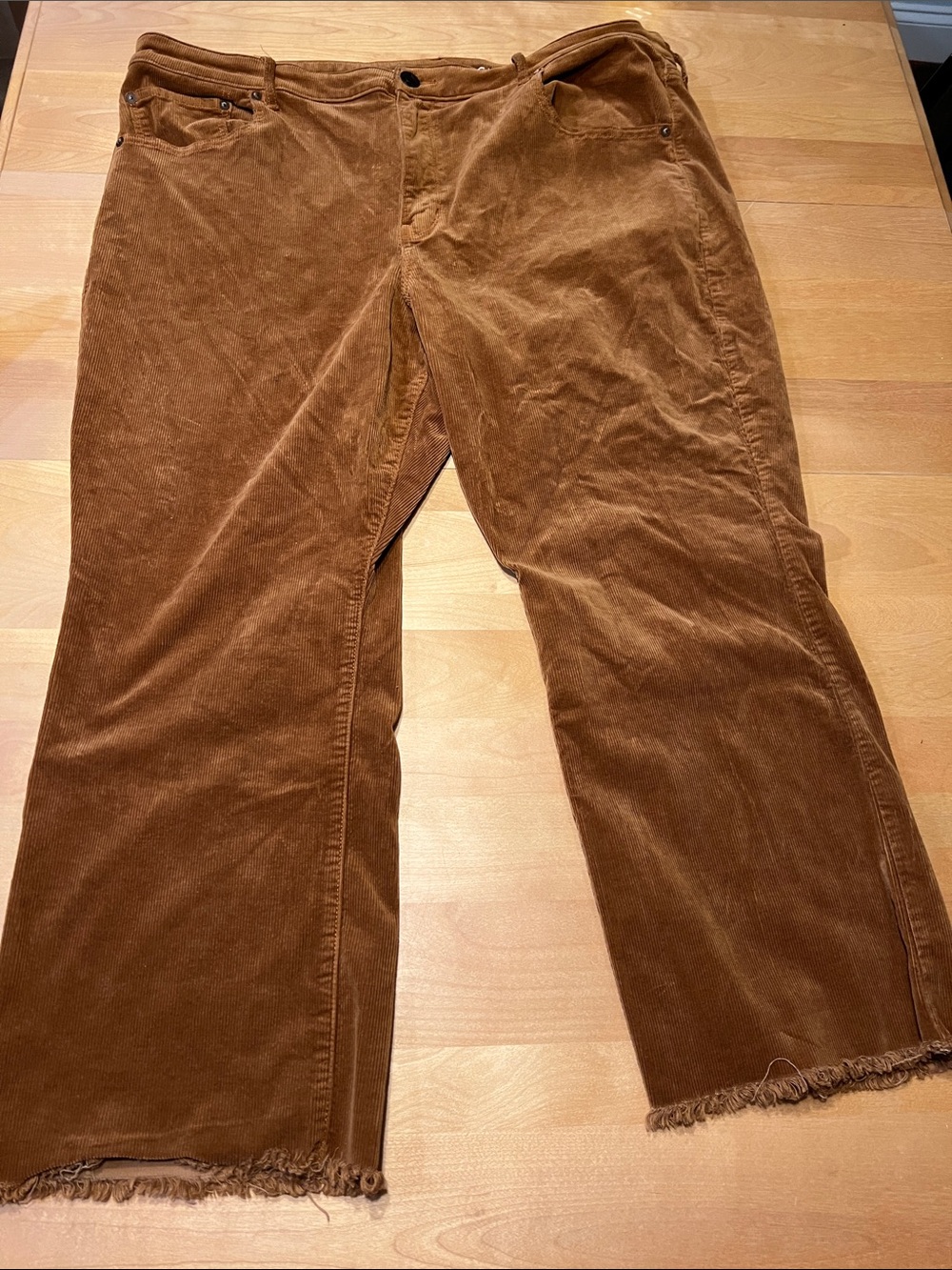 American Eagle 22w short -  plus short hi-rise crop flare corduroy pants